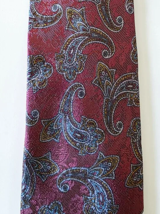 Neiman Marcus Italian Silk Tie Red Paisley Handmade Luxury Classic 3.5" - Picture 3 of 12